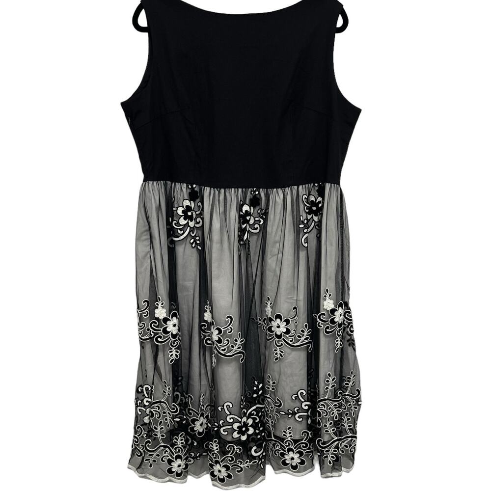 Sucrefas Womens Size 4XL Fit & Flare Dress Black White Embroidered Eyelet NWT